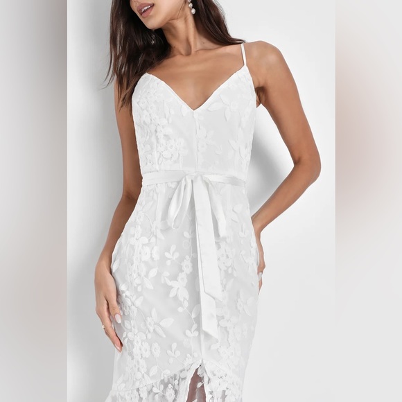 NWOT Lulus Forever Fanciful White Floral Embroidered High-Low Midi Dress Size S - Picture 3 of 12